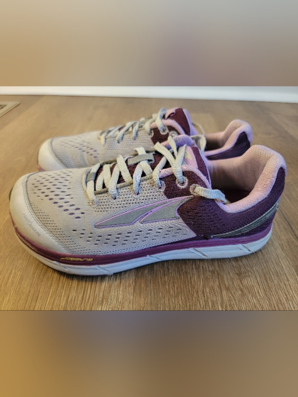 Altra Intuition 4 - Size 7.5 - Grey And Purple